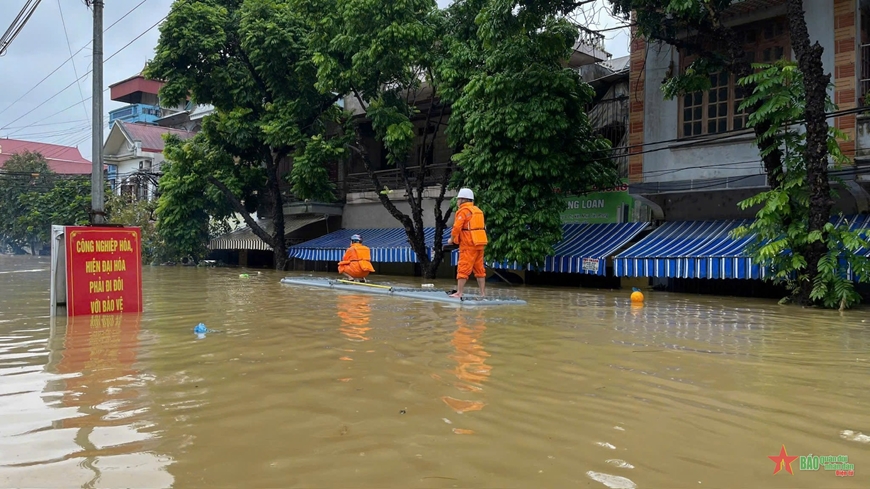 Thành phố Hạ Long sẽ cơ bản khôi phục cung cấp điện trong ngày 10-9