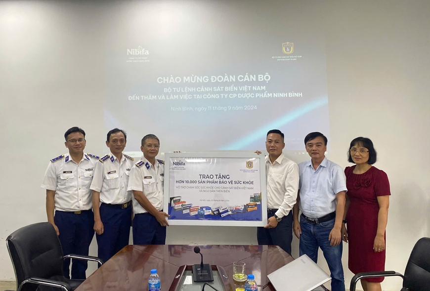 Cảnh sát biển Việt Nam tiếp nhận hơn 10.000 dược phẩm tăng cường sức khỏe
