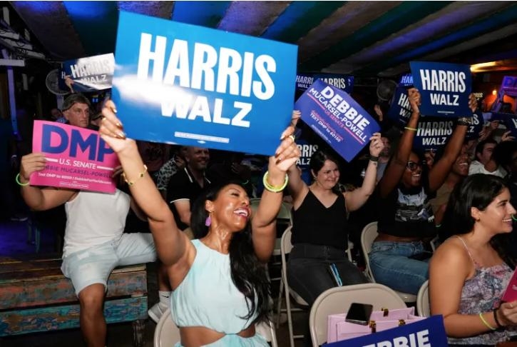 Người ủng hộ bà Kamala Harris tại Miami, Florida. Ảnh: AP