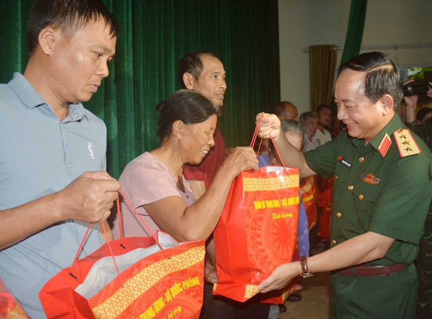 Thượng tướng Trịnh Văn Quyết kiểm tra công tác phòng, chống, khắc phục hậu quả bão, lũ tại Tuyên Quang