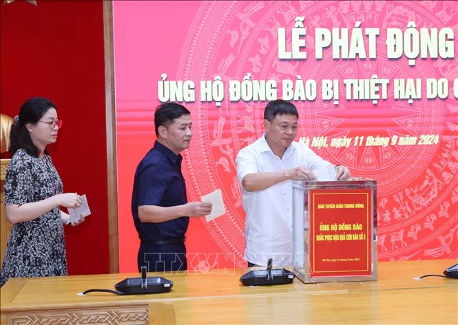 Ban Tuyên giáo Trung ương ủng hộ đồng bào bị thiệt hại do cơn bão số 3