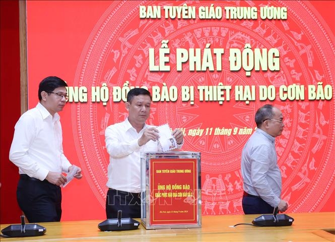 Ban Tuyên giáo Trung ương ủng hộ đồng bào bị thiệt hại do cơn bão số 3