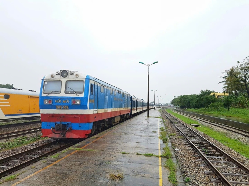 Đường sắt, hàng không vận chuyển miễn phí hàng cứu trợ cho địa phương bị ảnh hưởng bão lũ