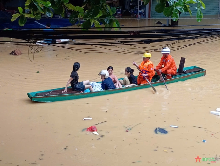 Lưu lượng nước về hồ Thủy điện Thác Bà đang giảm nhanh, cân bằng vào ra