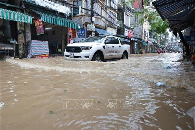 Lệnh báo động lũ trên sông Hồng lúc 10 giờ 20 phút 11-9