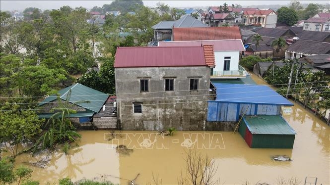 Hà Nội: Một số khu vực trên các tuyến phố, khu đô thị ngập sâu trong nước