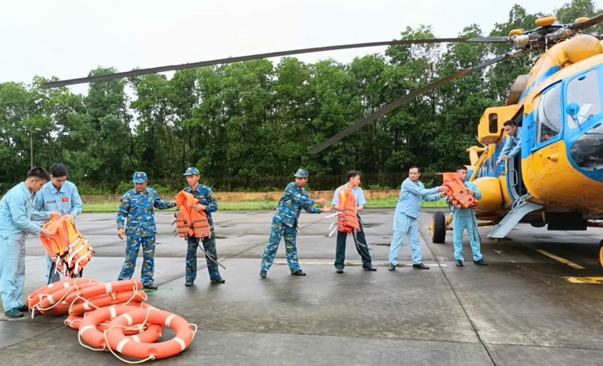 Sẵn sàng các phương án bay tìm kiếm, cứu hộ, cứu nạn và viện trợ nhân dân vùng lũ