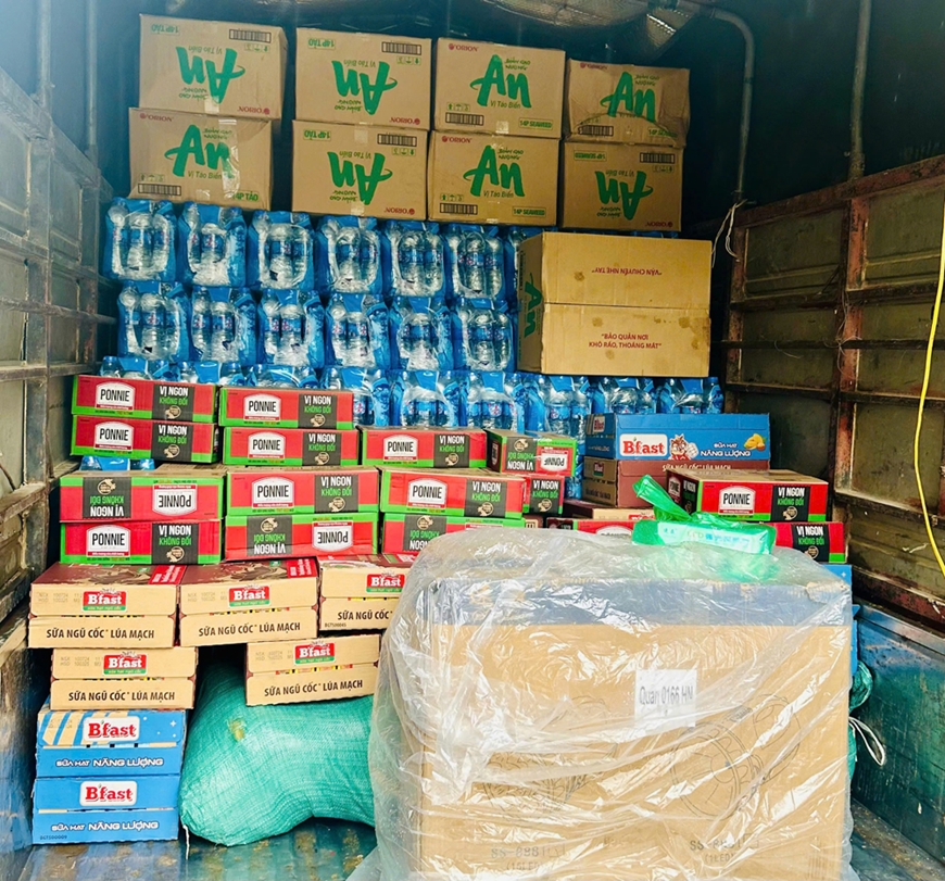 Tuổi trẻ Nhà hát ca múa nhạc Quân đội hướng về nhân dân vùng lũ ở Lào Cai