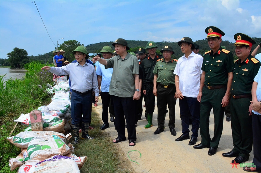 Tổng Bí thư, Chủ tịch nước Tô Lâm kiểm tra công tác phòng, chống lụt bão ở tỉnh Tuyên Quang