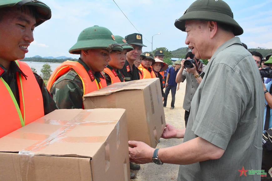 Tổng Bí thư, Chủ tịch nước Tô Lâm kiểm tra công tác phòng, chống lụt bão ở tỉnh Tuyên Quang
