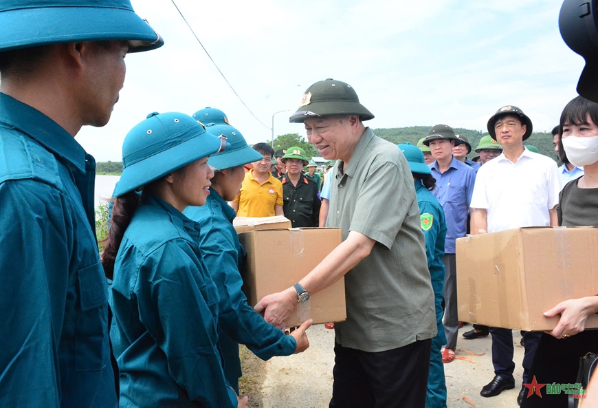 Tổng Bí thư, Chủ tịch nước Tô Lâm kiểm tra công tác phòng, chống lụt bão ở tỉnh Tuyên Quang