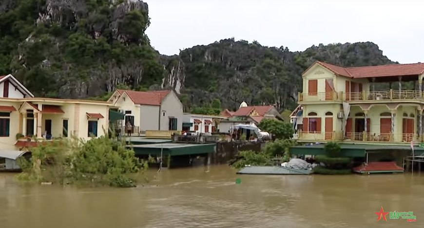 Trắng đêm canh nước lũ ở Ninh Bình