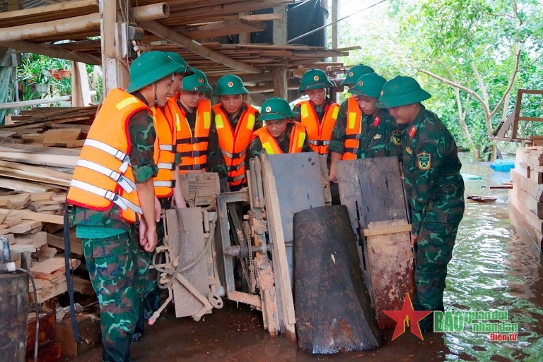 Lữ đo&agrave;n 368 sơ t&aacute;n nh&acirc;n d&acirc;n đến vị tr&iacute; an to&agrave;n