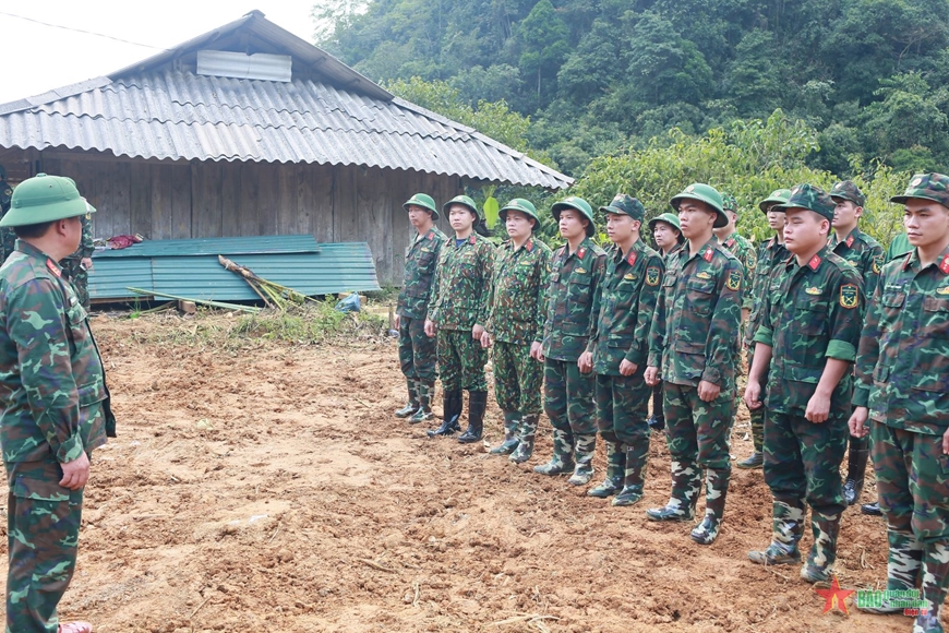 Các đơn vị triển khai tại vị trí dựng nhà bạt.