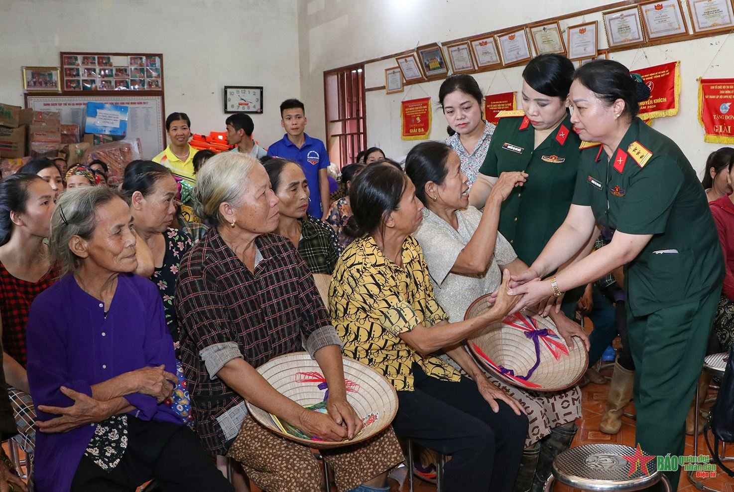 Các đơn vị Quân đội hướng về đồng bào bị thiệt hại do bão số 3 gây ra