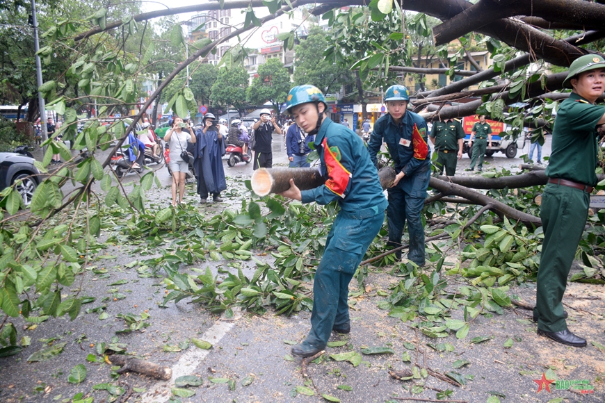 Bão số 3, mưa lũ, sạt lở đất: 345 người chết, mất tích; 168.253 ngôi nhà bị hỏng, thiệt hại