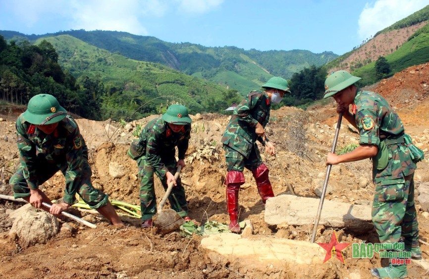 Quân đội tiếp tục huy động lực lượng giúp dân khắc phục hậu quả bão số 3