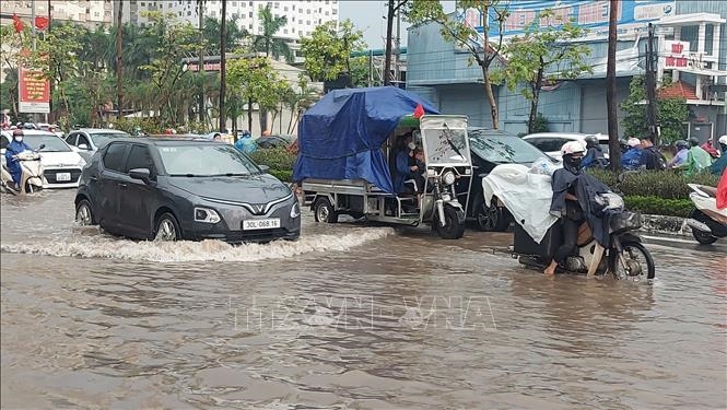 Mưa lớn đầu tuần, đường phố Hà Nội lại ngập