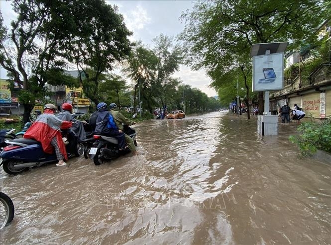 Mưa lớn đầu tuần, đường phố Hà Nội lại ngập