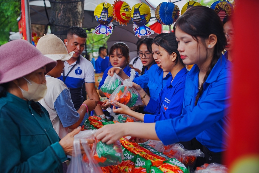 Điều ước trăng tròn cùng bệnh nhi giữa phố