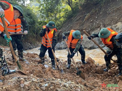 View - 	Tập trung lực lượng tìm kiếm nạn nhân còn mất tích ở Khuổi Ngọa