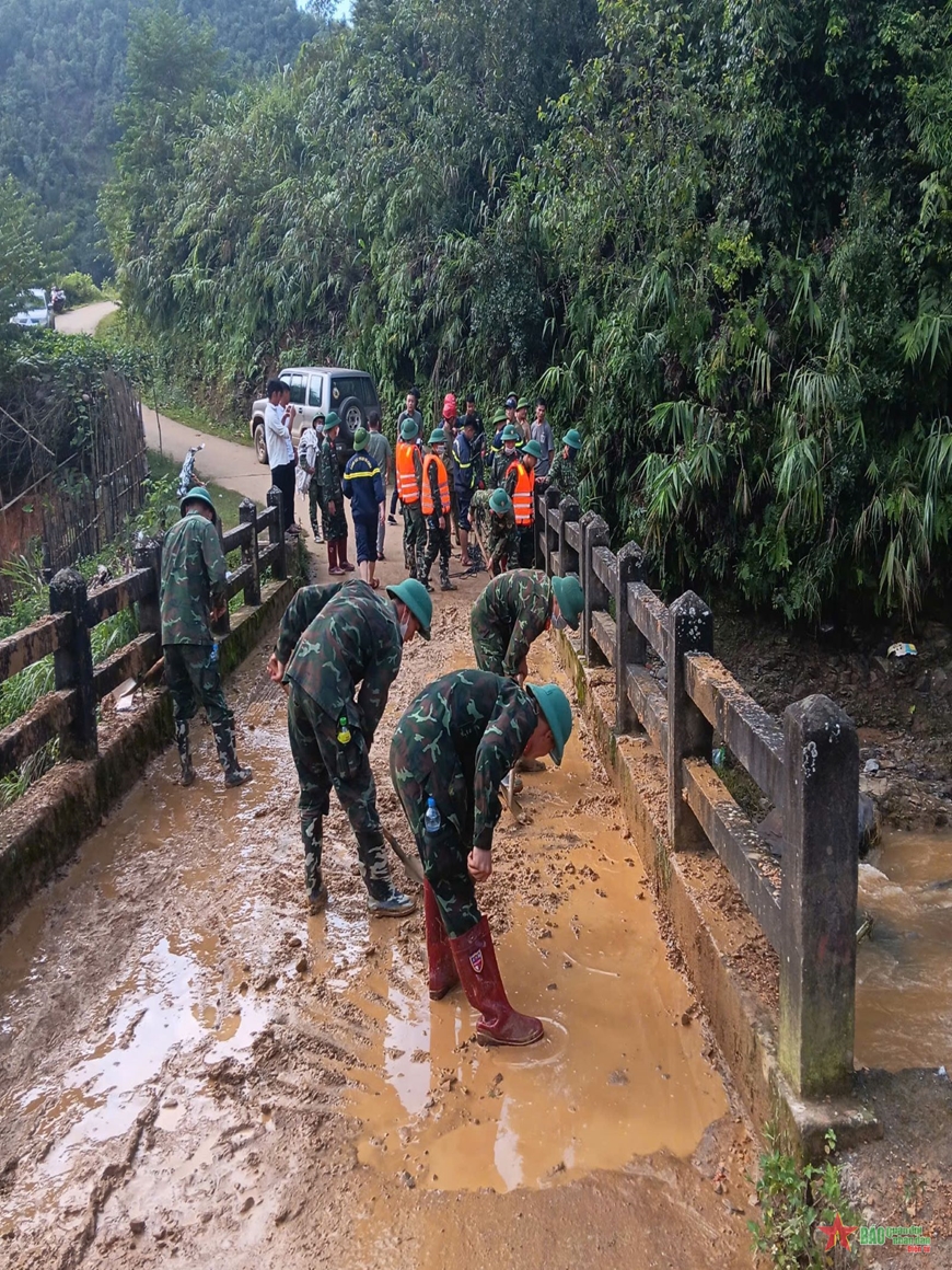 View - 	Tập trung lực lượng tìm kiếm nạn nhân còn mất tích ở Khuổi Ngọa