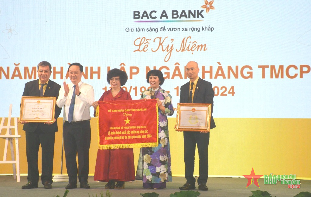 Ngân hàng Bắc Á tiếp tục tặng bà con vùng lũ 50 căn nhà và 2 điểm trường