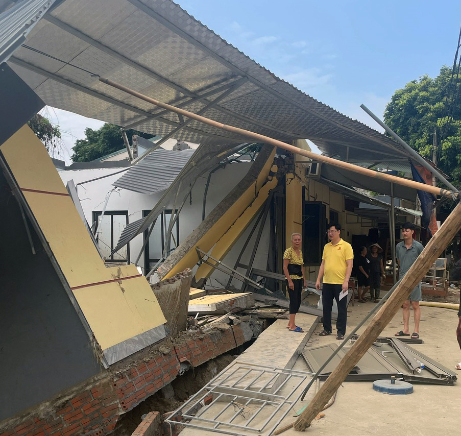 Vingroup tài trợ 2 tỷ đồng xây dựng khẩn cấp khu nhà ở tạm cho bà con Làng Nủ