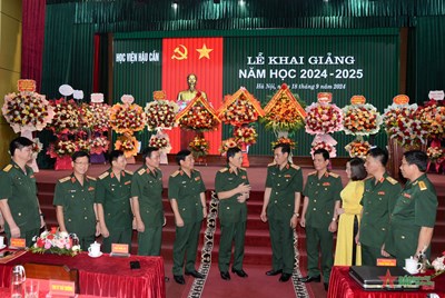 View - 	Trung tướng Phạm Trường Sơn dự Lễ khai giảng tại Học viện Hậu cần