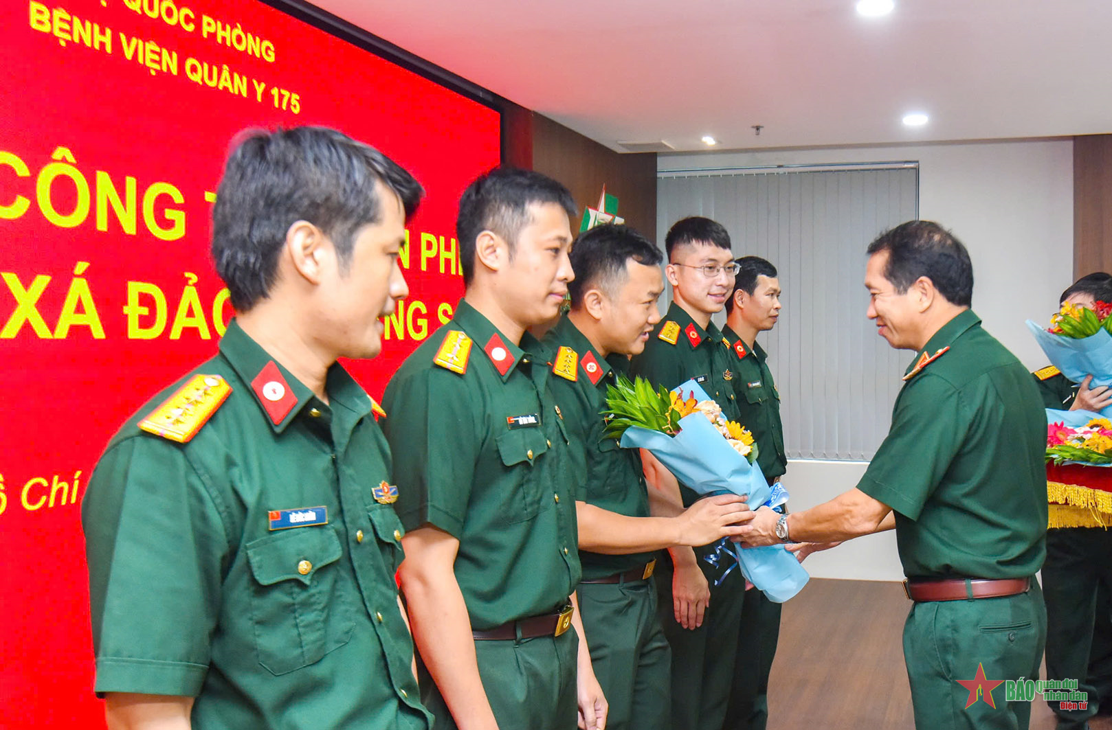 Bệnh viện Quân y 175 cử y, bác sĩ thực hiện nhiệm vụ tại huyện đảo Trường Sa