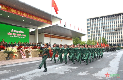 Trung tướng Trương Thiên Tô dự Lễ khai giảng năm học mới của Trường Sĩ quan Chính trị