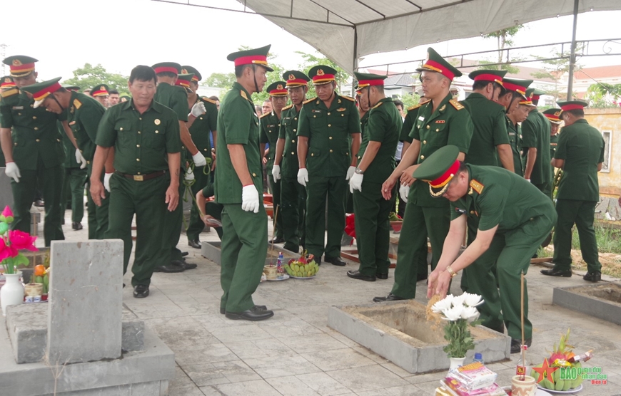 Huyện Bố Trạch, tỉnh Quảng Bình tổ chức truy điệu và an táng 4 hài cốt liệt sĩ