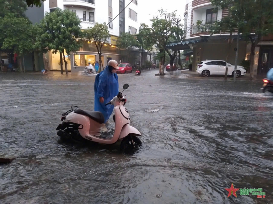 Đà Nẵng: Mưa lớn gây ngập nhiều đoạn đường, khu vực dân cư, học sinh nghỉ học từ chiều 18-9
