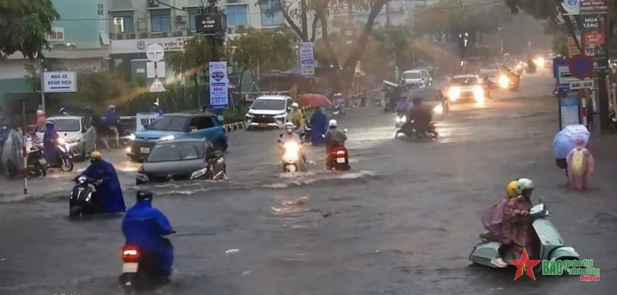 Đà Nẵng: Mưa lớn gây ngập nhiều đoạn đường, khu vực dân cư, học sinh nghỉ học từ chiều 18-9