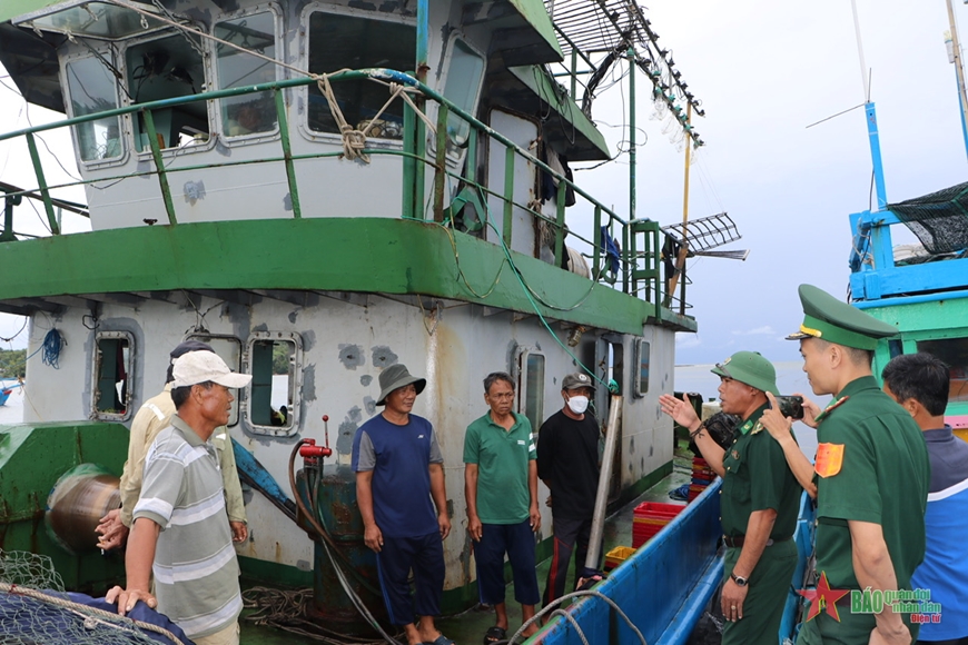 Miền Trung: Nhiều địa phương cấm biển, sẵn sàng lực lượng cứu hộ, cứu nạn