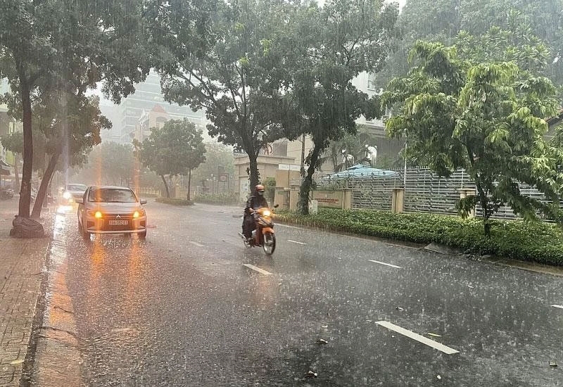 Hà Nội: Mưa dông, ngập úng đô thị xảy ra ở nhiều khu vực