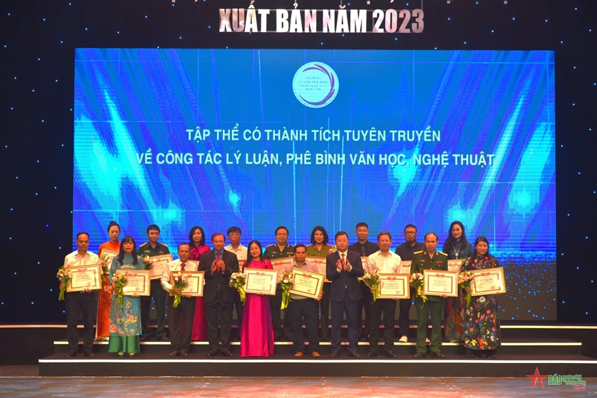 Tặng thưởng 25 tác phẩm lý luận, phê bình văn học, nghệ thuật