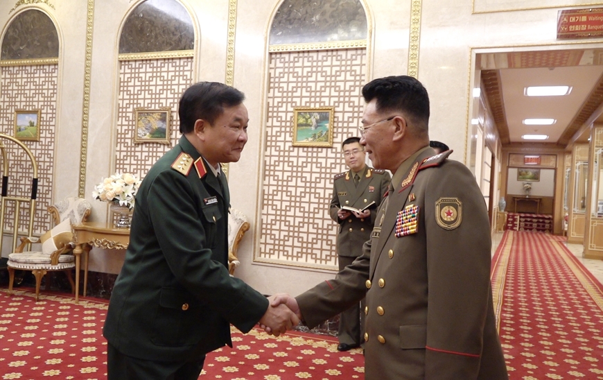 Thượng tướng Hoàng Xuân Chiến chào xã giao Bộ trưởng Bộ Quốc phòng Triều Tiên