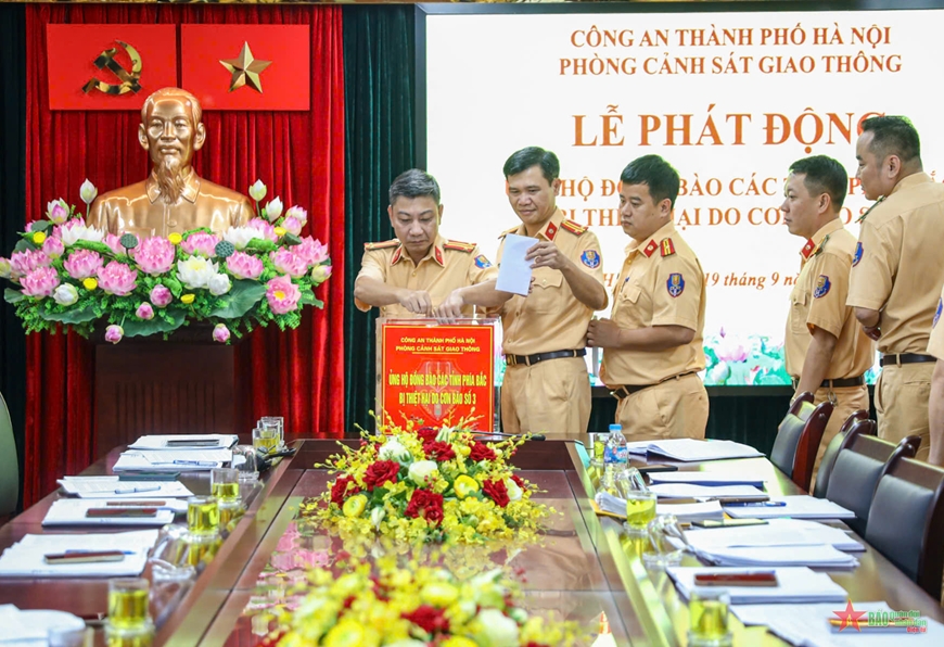 Phòng Cảnh sát giao thông Hà Nội chung tay giúp đỡ đồng bào bị ảnh hưởng bởi cơn bão số 3