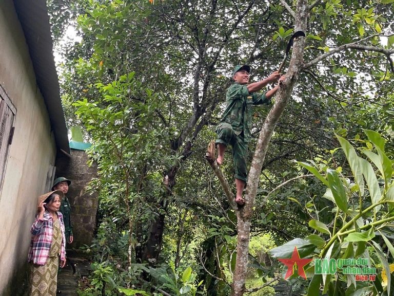 Quảng Bình: Mưa lớn gây ngập lụt, chia cắt một số tuyến đường ở huyện biên giới Minh Hóa