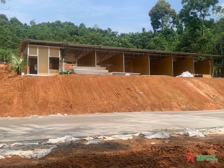 Lào Cai: Hoàn thành 25 căn nhà tạm cho bà con trong thôn Làng Nủ vào ngày 21-9