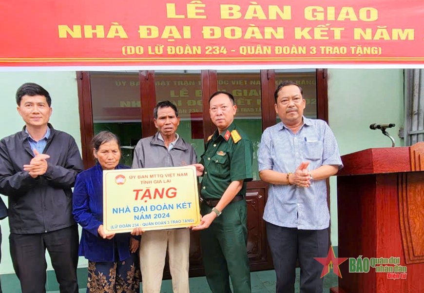Lữ đoàn Pháo phòng không 234 (Quân đoàn 3): Bàn giao Nhà đại đoàn kết tặng nhân dân