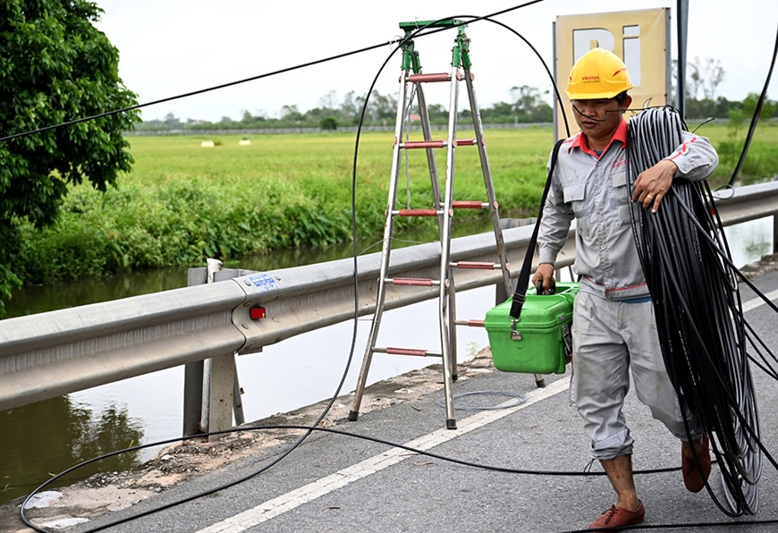 Dồn lực khôi phục hệ thống viễn thông sau bão