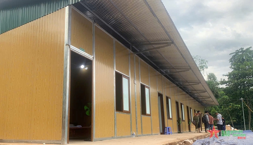 Bàn giao 25 căn nhà tạm cư cho người dân Làng Nủ