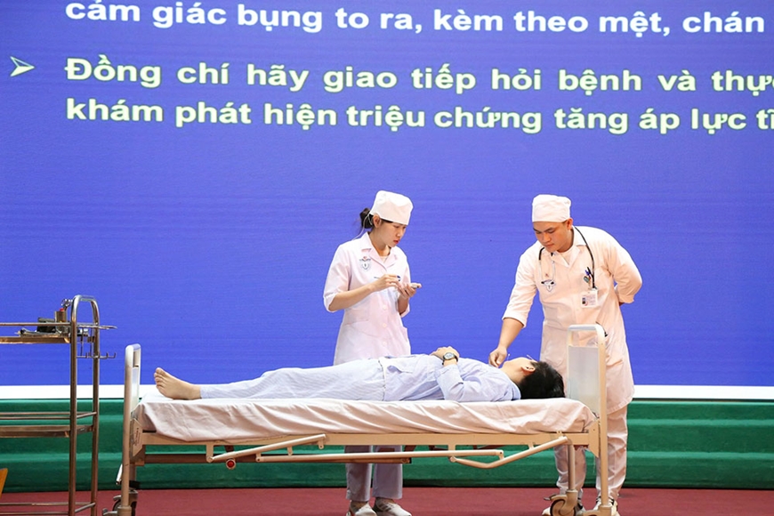 Tỏa sáng hình ảnh cao đẹp “thầy thuốc - chiến sĩ”