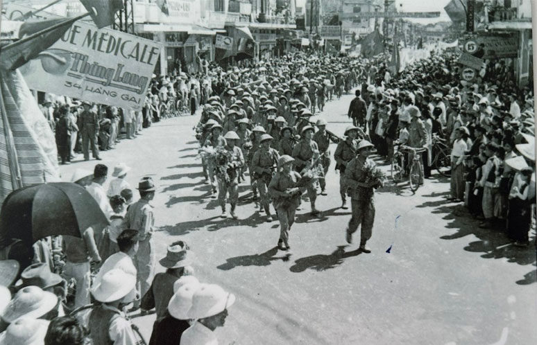 Giới thiệu gần 200 hình ảnh, tài liệu về những ngày tiếp quản Thủ đô