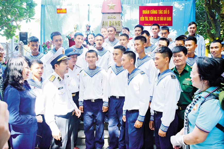 Thi đua hoàn thành xuất sắc nhiệm vụ quản lý, bảo vệ chủ quyền biển, đảo Tổ quốc Thi đua hoàn thành xuất sắc nhiệm vụ quản lý, bảo vệ chủ quyền biển, đảo Tổ quốc