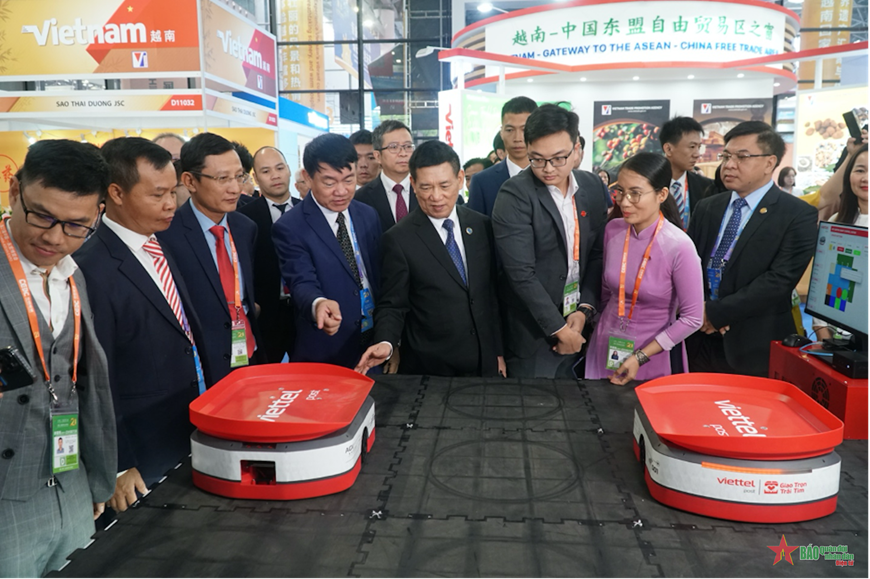 Khai trương gian hàng Việt Nam tại hội chợ CAEXPO 2024