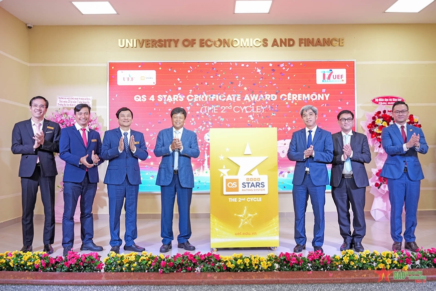 Trường Đại học Kinh tế - Tài chính TP Hồ Chí Minh trao hơn 20 tỷ đồng học bổng tặng sinh viên