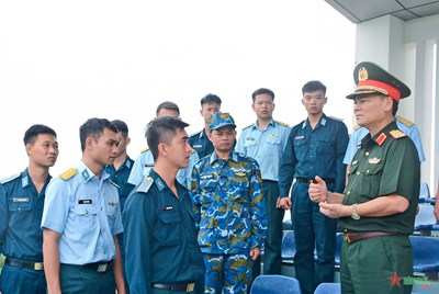 View - 	Quân chủng Phòng không-Không quân: Diễn tập bắn, ném bom đạn thật